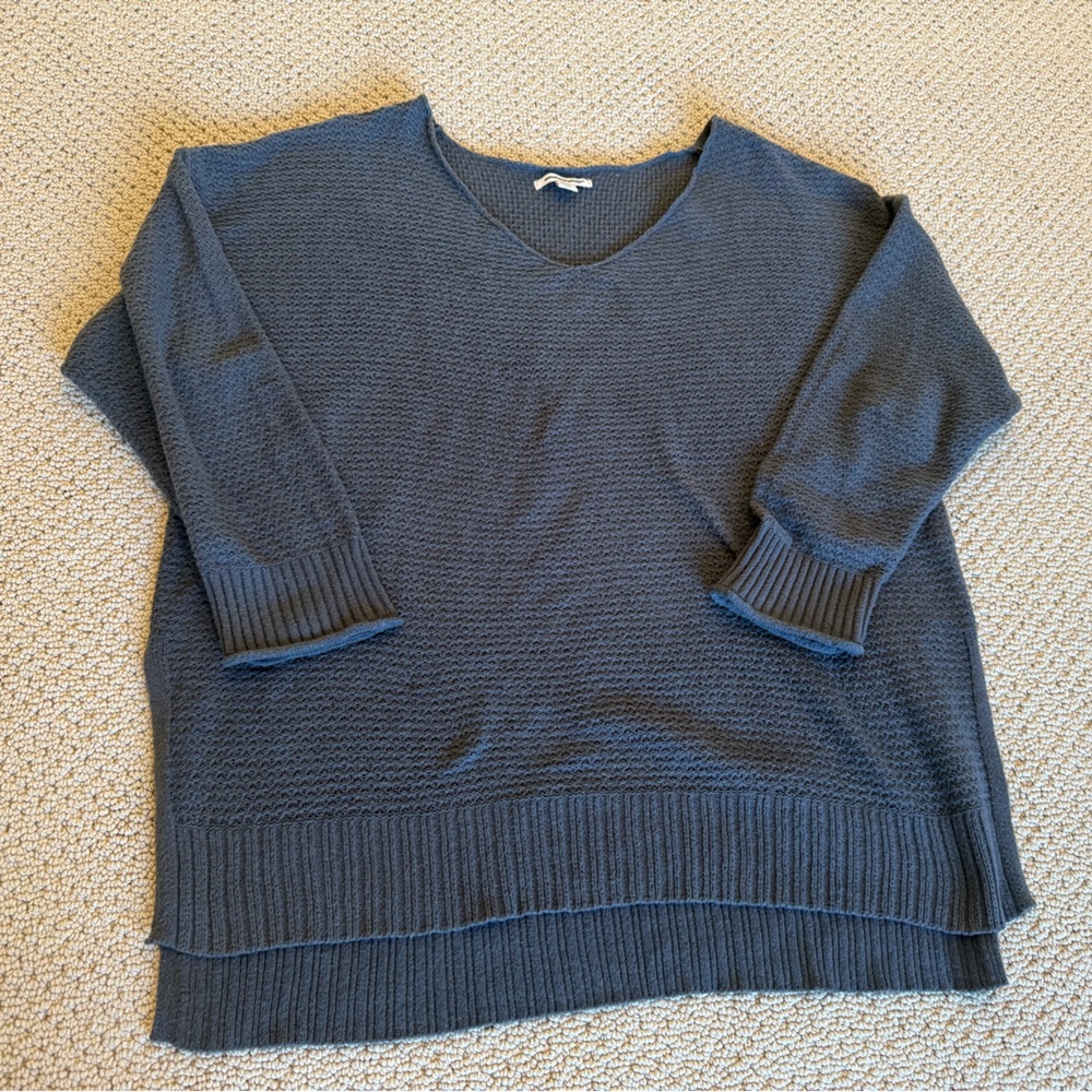 American Eagle Gray Thin Sweater Size Medium Comfy Soft Layer Lightweight